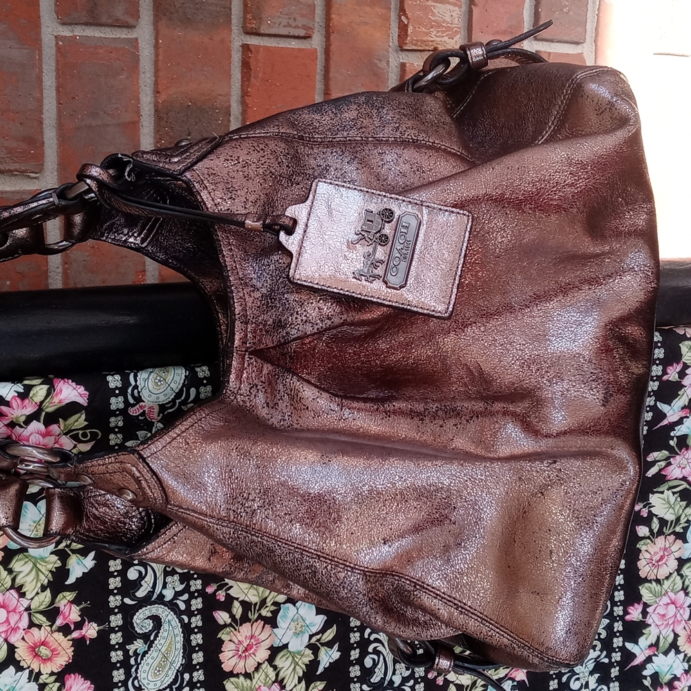 COACH MADISON CRACKLED METALLIC LEATHER MAGGIE SHOULDER HAND BAG. PEWTER COLOR